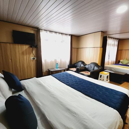 Veronica Alpina Mountain View Home Дарджилинг Екстериор снимка