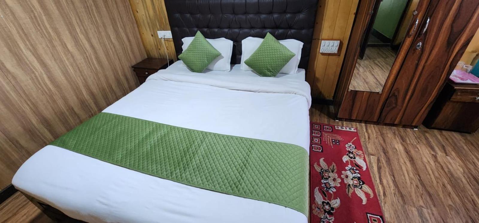 Veronica Alpina Mountain View Home Дарджилинг Екстериор снимка