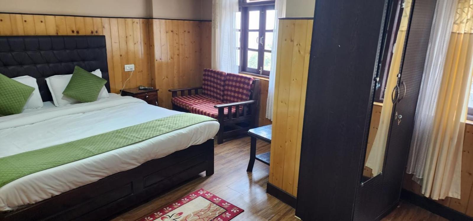 Veronica Alpina Mountain View Home Дарджилинг Екстериор снимка