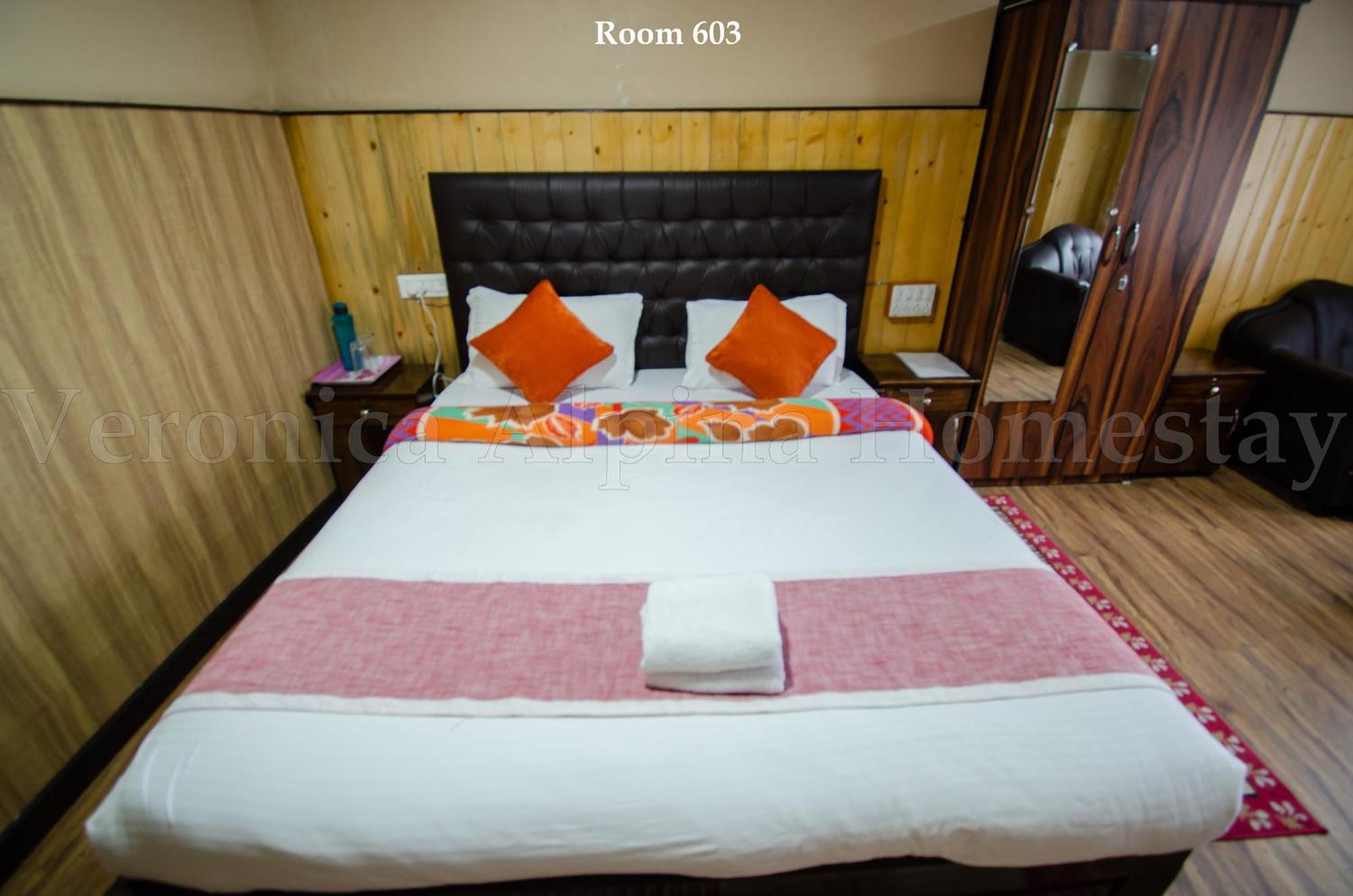 Veronica Alpina Mountain View Home Дарджилинг Екстериор снимка