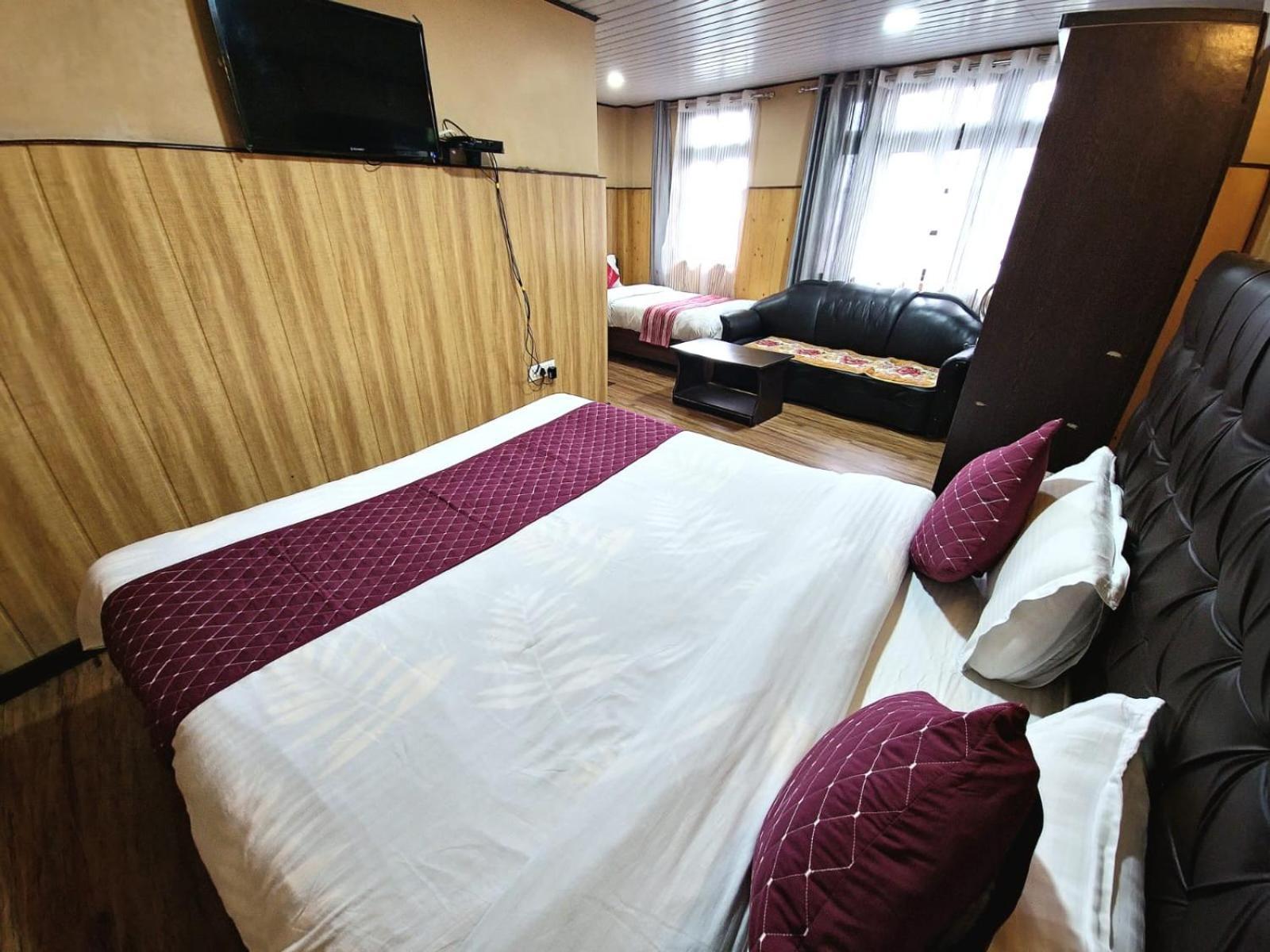 Veronica Alpina Mountain View Home Дарджилинг Екстериор снимка