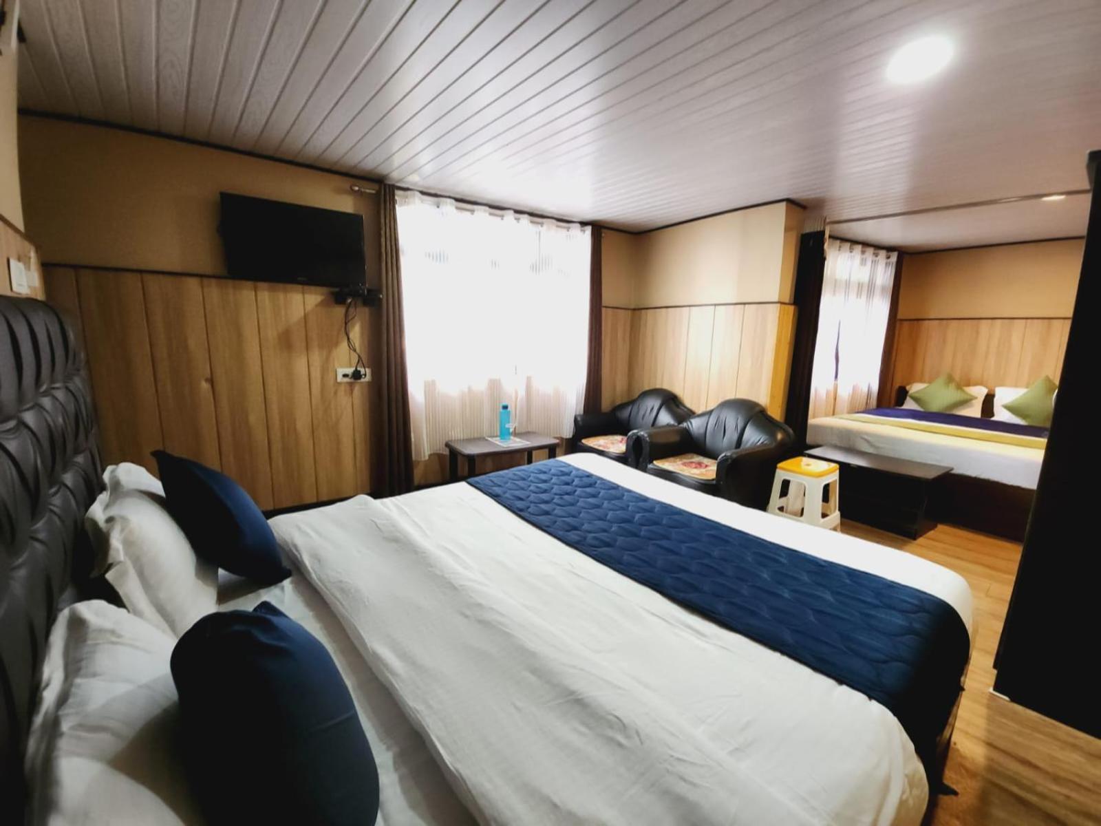 Veronica Alpina Mountain View Home Дарджилинг Екстериор снимка