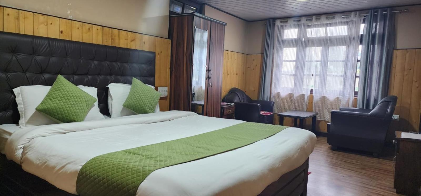 Veronica Alpina Mountain View Home Дарджилинг Екстериор снимка